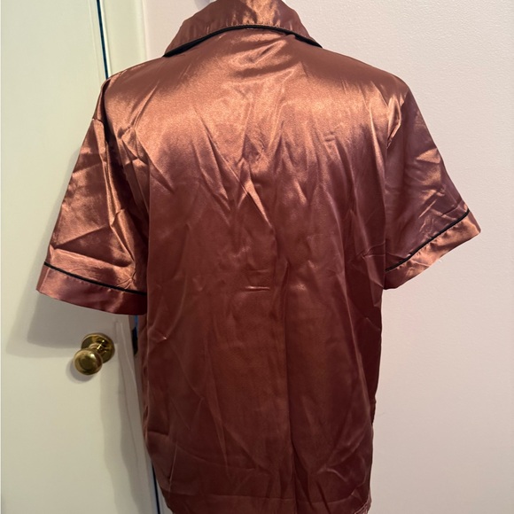 Elegant Satin Button-Up Pajama Top and bottoms. - Picture 2 of 3